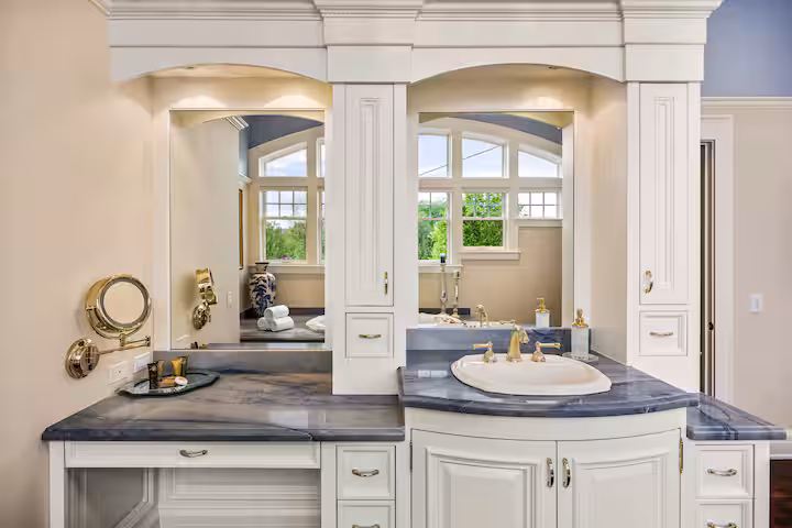 Full Bathroom 1 at Eden Estate