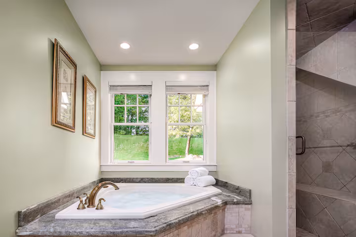 Full Bathroom 2 at Eden Estate